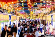事业祝福宁夏银川：非遗焰火迎端午 市民“粽”享夏日时光